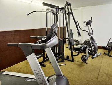 Hotel Howard Johnson By Wyndham Ballpark / Six Flags